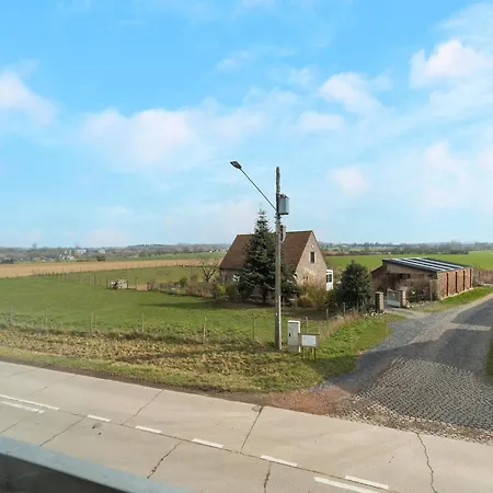 Vakantiehuis Charming With Sauna